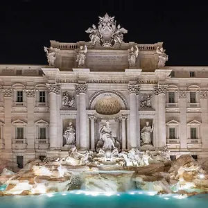 Fontana Di Trevi Luxury , Rome Italy